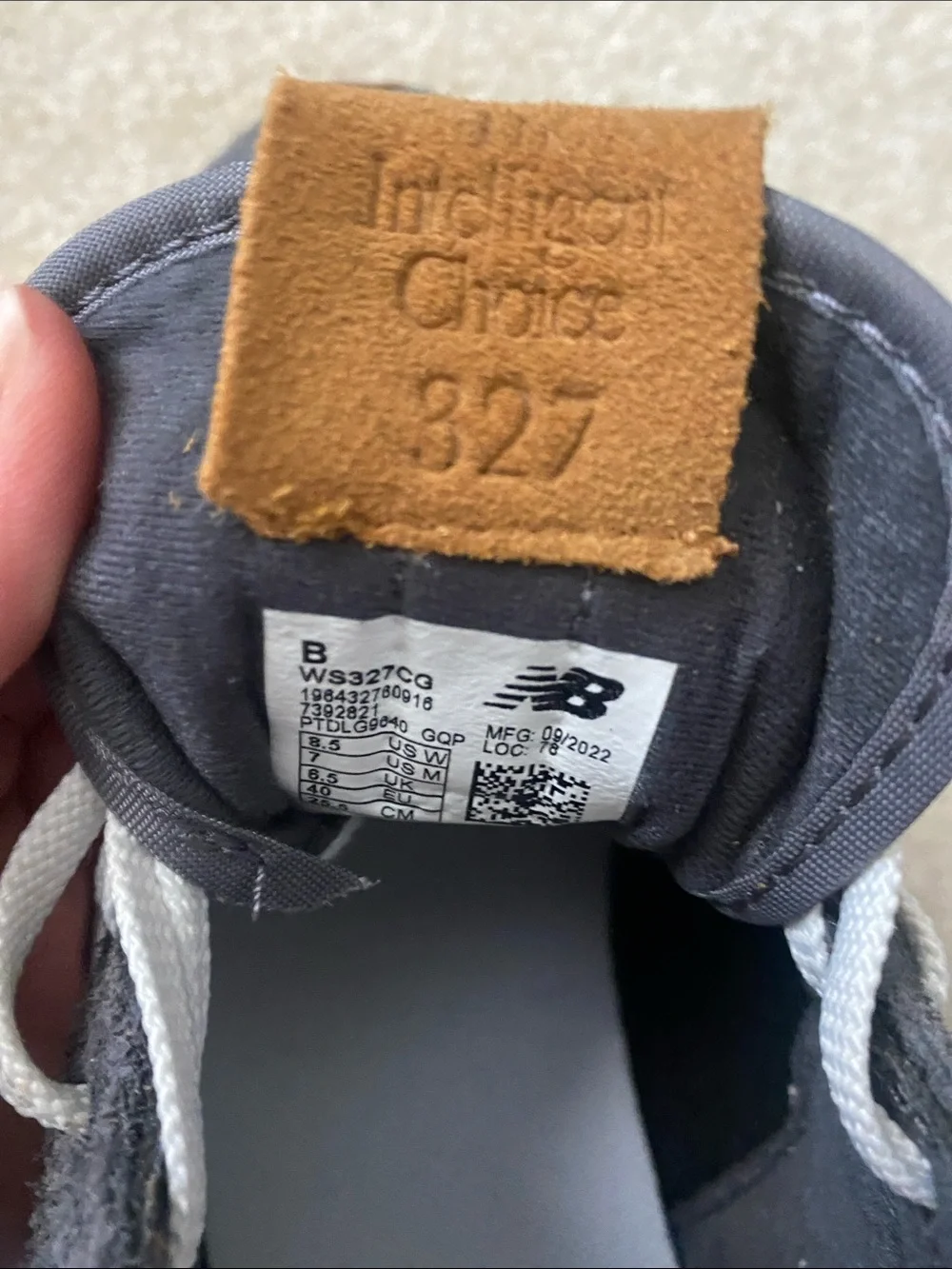 New Balance Women’s 527 Gray Suede & Mesh Sneakers with White Logo - Picture 7 of 12